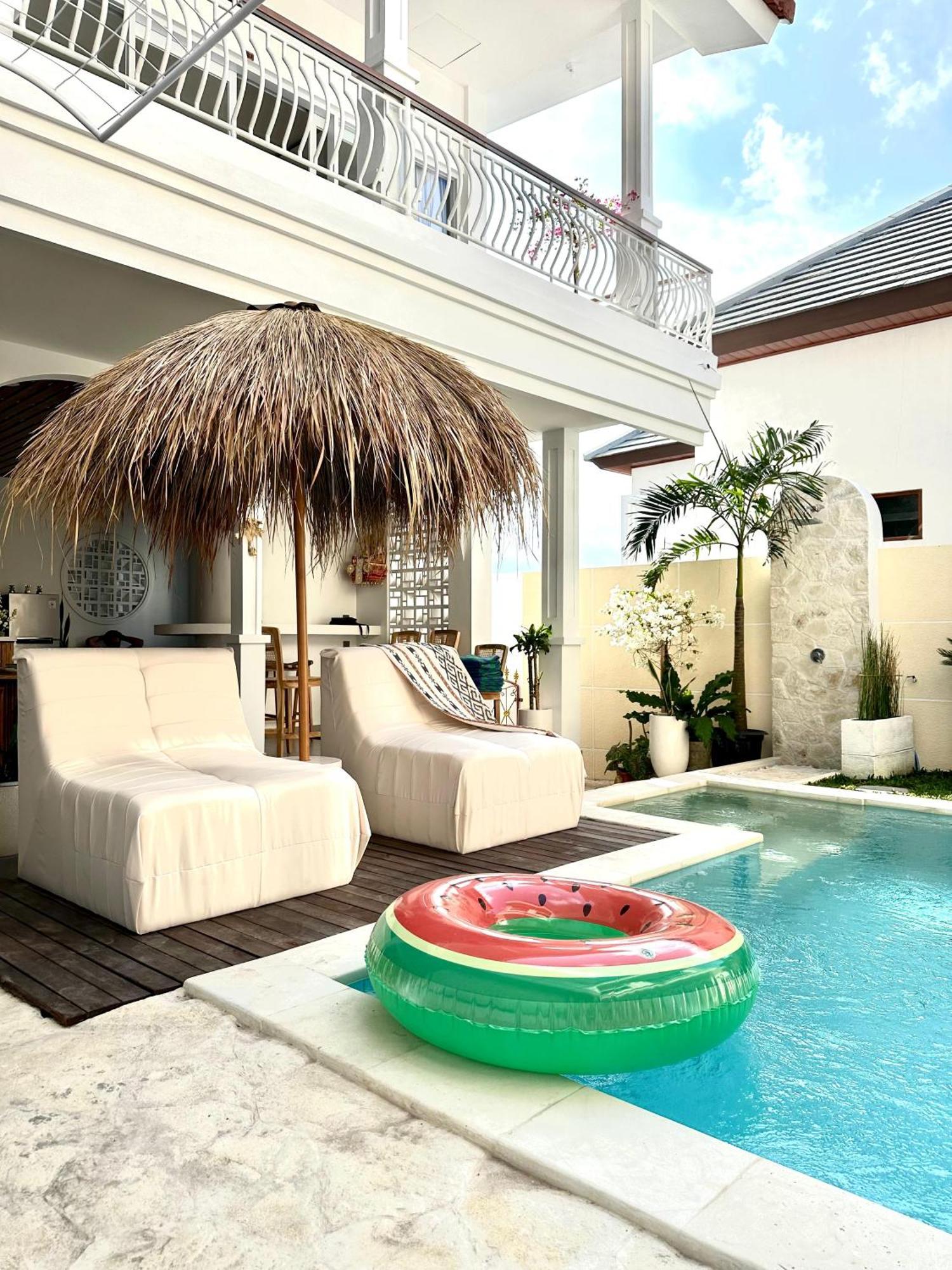 Ellies Hotel Nusa Dua  Exteriör bild