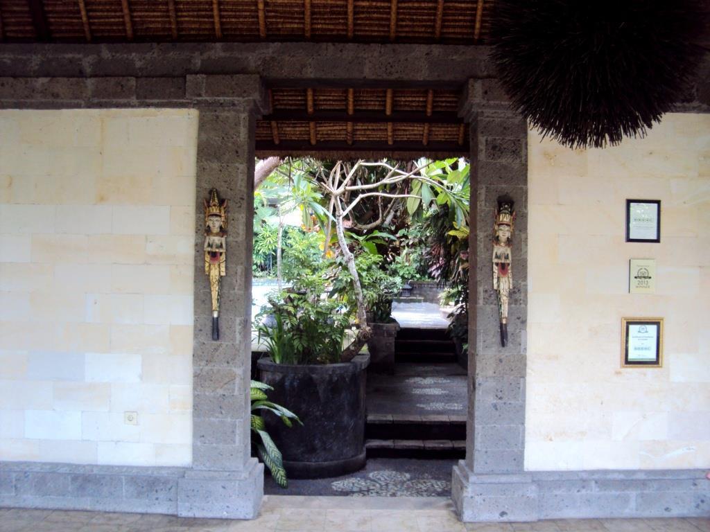 Ellies Hotel Nusa Dua  Exteriör bild