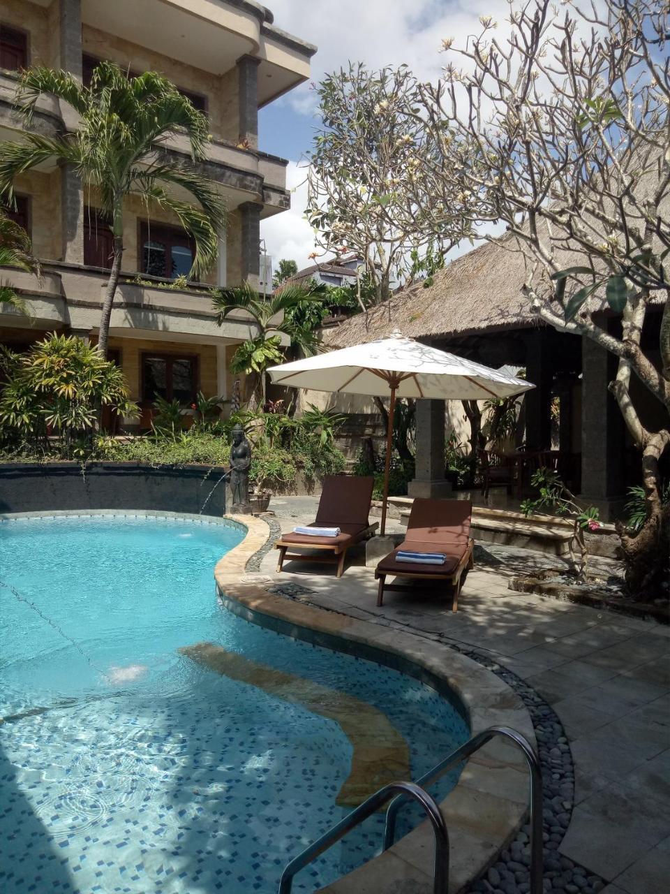 Ellies Hotel Nusa Dua  Exteriör bild