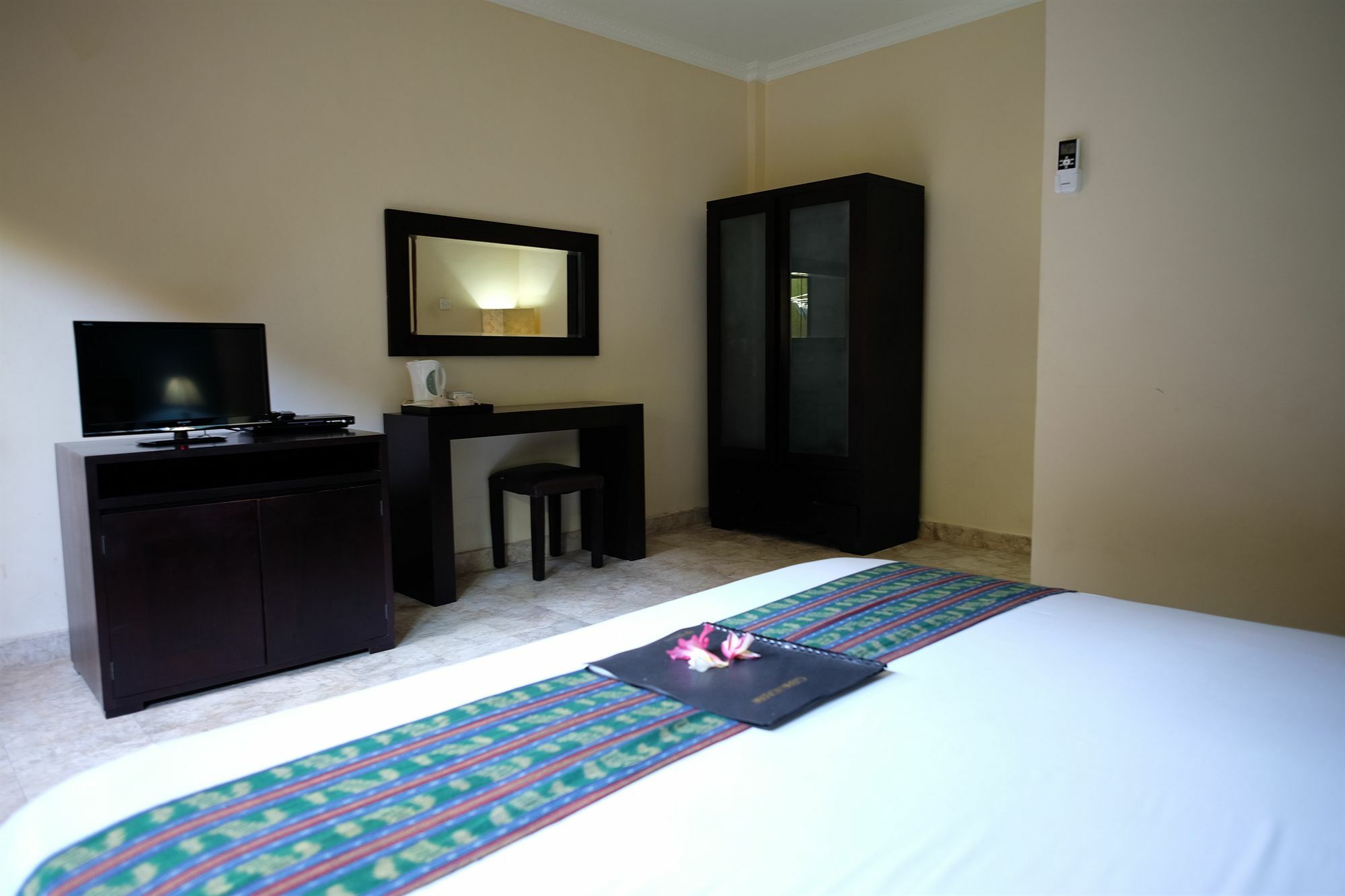 Ellies Hotel Nusa Dua  Exteriör bild