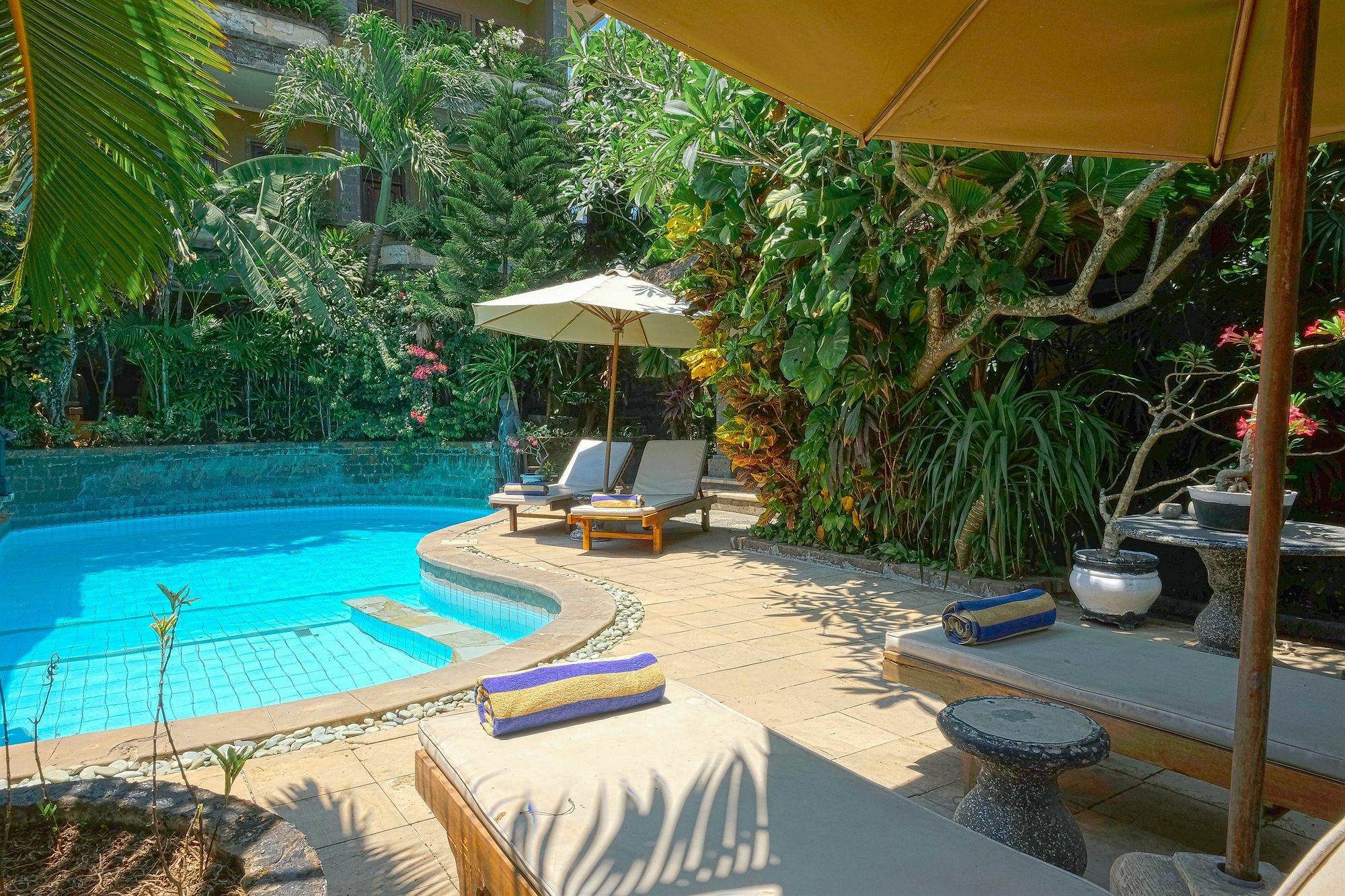 Ellies Hotel Nusa Dua  Exteriör bild